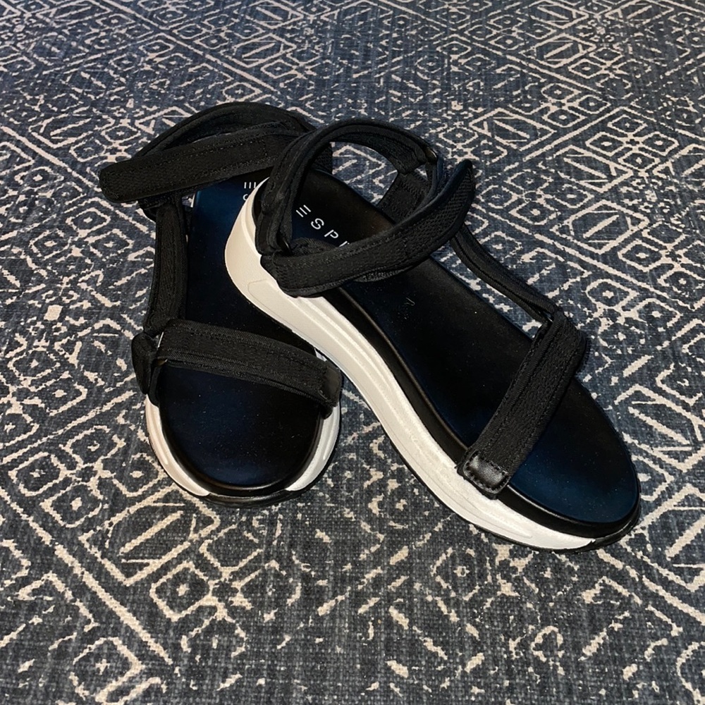 Sporty sandals